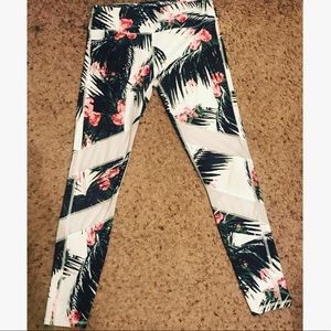 Printed leggings with mesh design